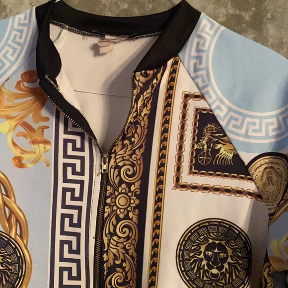 Fashion nova zip-up - Picture 3 of 3